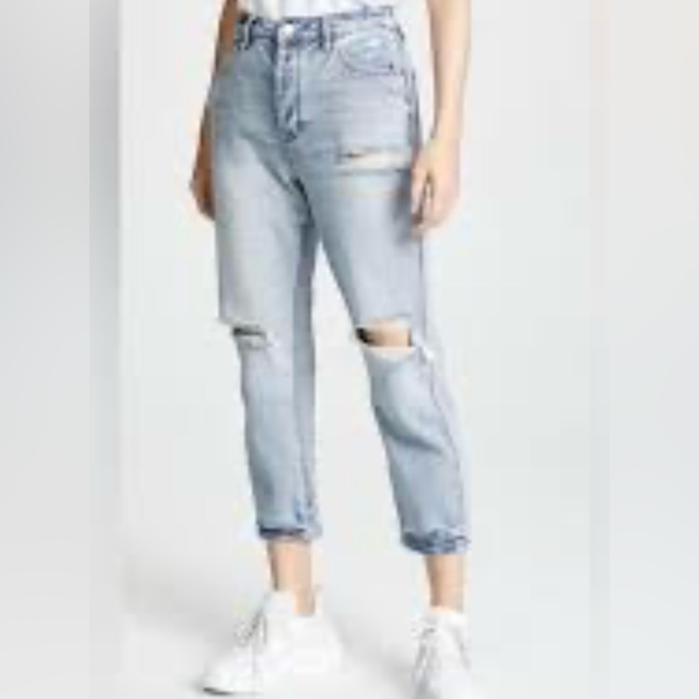 Kendall & Kylie The Icon High-Rise Straight Jeans Light Wash, Size 7/28
